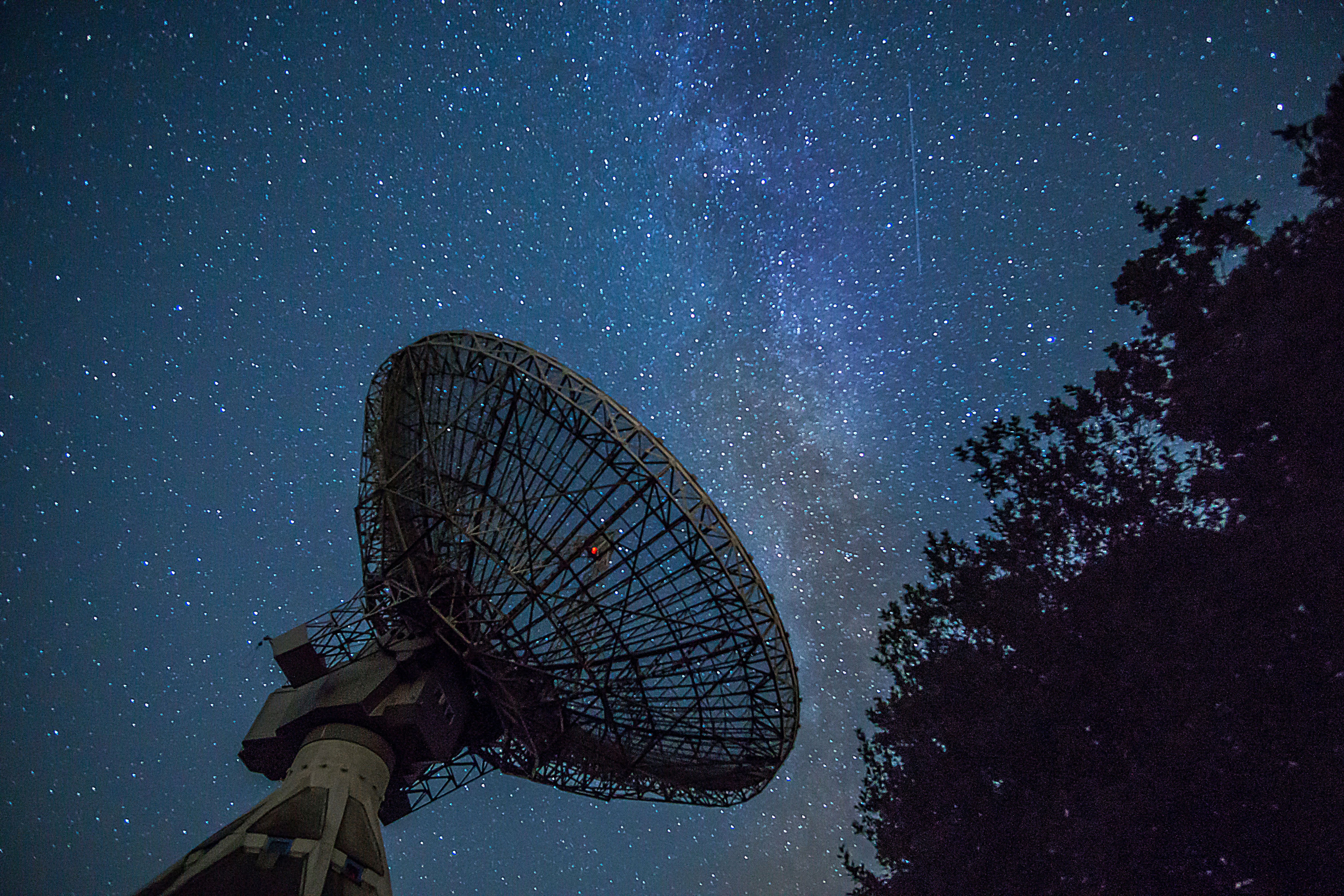SAT-Anlage Satellitenschüssel